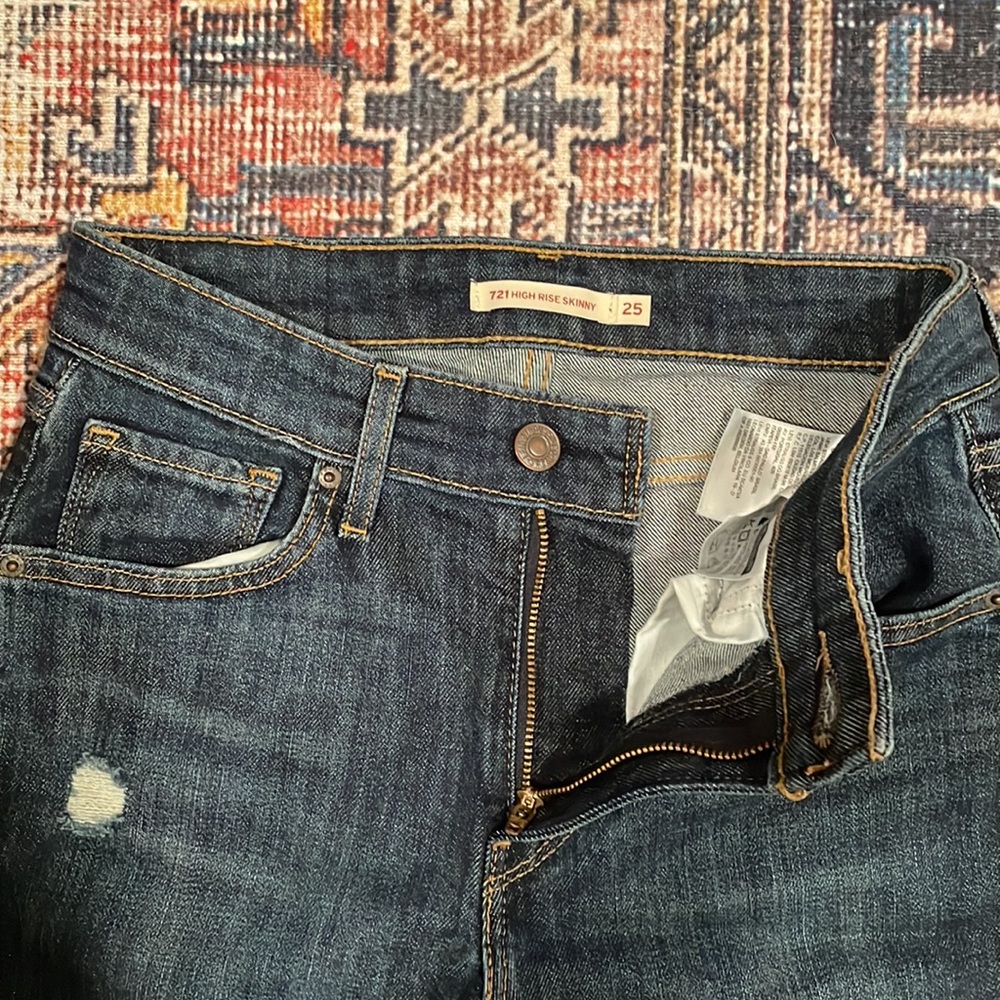 Levi’s 721 high rise distressed skinny jeans - Picture 4 of 9